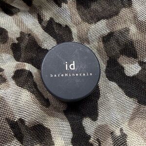 bareMinerals i.d. Glimmer Eyeshadow in shade “flaunt”